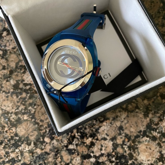 Gucci original NWT watch - Picture 3 of 5